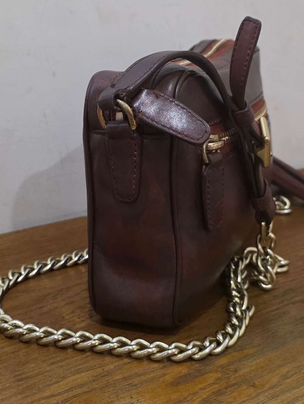 Vintage Coach Distressed Brown Leather Crossbody bag - Picture 5 of 11
